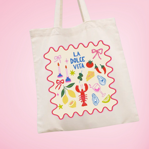 Tote bag with 'La Dolce Vita' design on a pink background